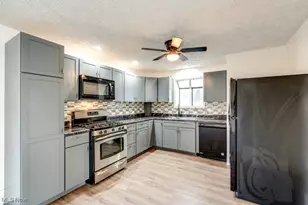 230 W 39th St, Lorain, OH 44052 - Photo 11