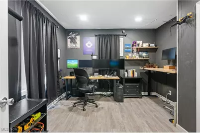 994 Moeller Avenue, Akron, OH 44307 - Photo 9