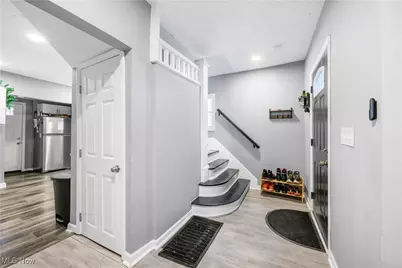 994 Moeller Avenue, Akron, OH 44307 - Photo 5