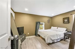 994 Moeller Ave, Akron, OH 44307 - Photo 11