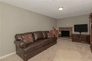 23910 Wimbledon Rd, Huber Heights, OH 44122 - Photo 33