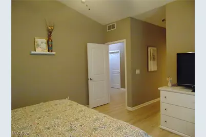 1395 E Cross Creek Drive, Willoughby, OH 44094 - Photo 11