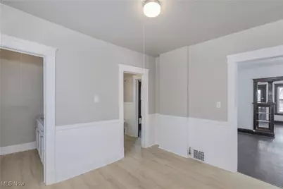 9905 Lamontier Avenue, Loveland, OH 44104 - Photo 11