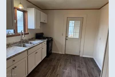 214 W 7th Street, Uhrichsville, OH 44683 - Photo 11