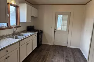 214 W 7th St, Uhrichsville, OH 44683 - Photo 11