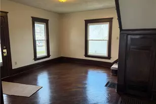 214 W 7th St, Uhrichsville, OH 44683 - Photo 9