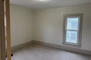 214 W 7th St, Uhrichsville, OH 44683 - Photo 15