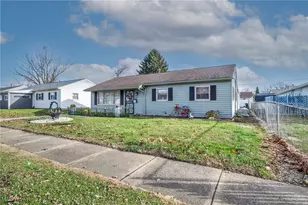 2208 Willowrow Ave NE, Canton, OH 44705 - Photo 3