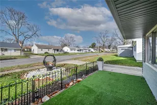 2208 Willowrow Ave NE, Canton, OH 44705 - Photo 5