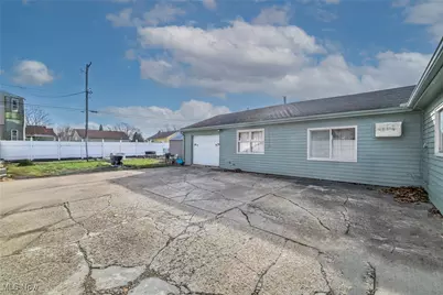 2208 Willowrow Avenue NE, Canton, OH 44705 - Photo 31