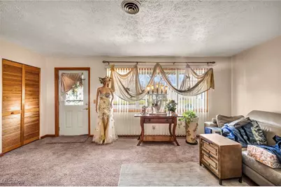 2208 Willowrow Avenue NE, Canton, OH 44705 - Photo 9