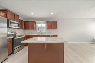 373 Pebble Creek Ct, Amherst, OH 44001 - Photo 15