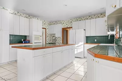 856 Birchwood Drive, Alliance, OH 44601 - Photo 3