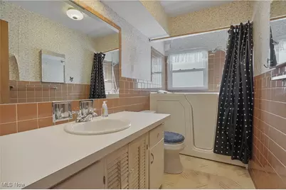 1123 Courtleigh Drive, Akron, OH 44313 - Photo 33