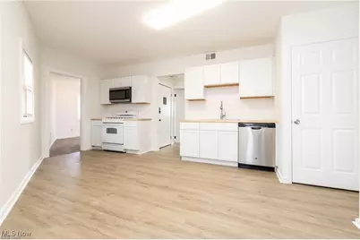 3905 Woodbine #Up, Loveland, OH 44113 - Photo 3