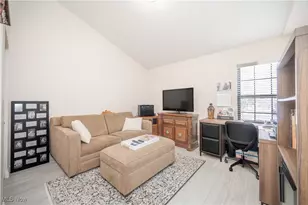 1173 Red Tail Hawk Ct, Youngstown, OH 44512 - Photo 25