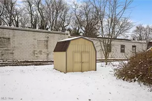 2218 Lee Dr, Akron, OH 44306 - Photo 31