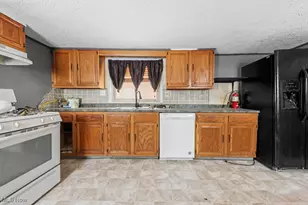 234 Rosenberry St, Alliance, OH 44601 - Photo 5