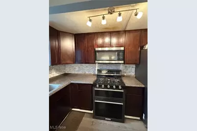 662 Kenilworth Avenue, Sheffield Lake, OH 44054 - Photo 9