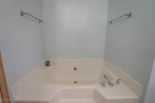 2450 Wildflower Ln NE, Massillon, OH 44646 - Photo 29