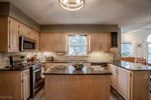 2450 Wildflower Ln NE, Massillon, OH 44646 - Photo 17