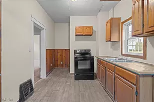 1053 Mt Vernon Ave, Akron, OH 44310 - Photo 23