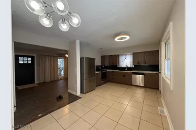 517 Grosvenor Avenue NW, Massillon, OH 44647 - Photo 3