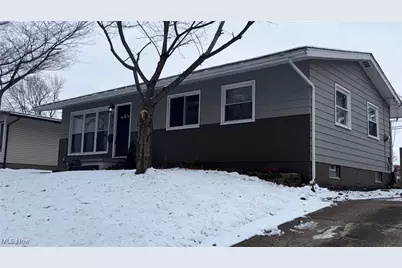517 Grosvenor Avenue NW, Massillon, OH 44647 - Photo 1