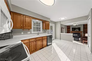 9201 Old Meadow Dr, Chagrin Falls, OH 44023 - Photo 3