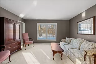 9201 Old Meadow Dr, Chagrin Falls, OH 44023 - Photo 7