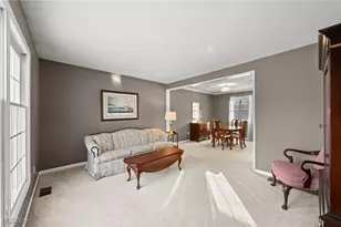 9201 Old Meadow Dr, Chagrin Falls, OH 44023 - Photo 11