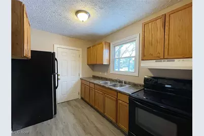 147 Brighton Drive, Akron, OH 44301 - Photo 3