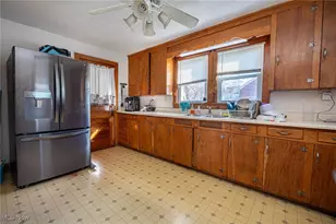 410 Pine St, Coshocton, OH 43812 - Photo 11