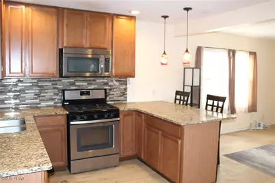 2911 Oakwood Drive, Cuyahoga Falls, OH 44221 - Photo 5