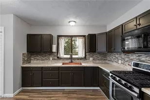 1821 Myersville Rd, Akron, OH 44312 - Photo 9