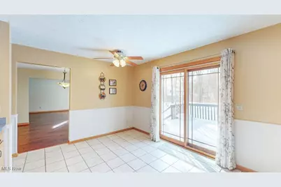 8305 Pebble Creek Court, Chagrin Falls, OH 44023 - Photo 9