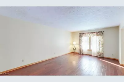 8305 Pebble Creek Court, Chagrin Falls, OH 44023 - Photo 3