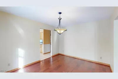 8305 Pebble Creek Court, Chagrin Falls, OH 44023 - Photo 5