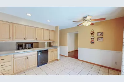 8305 Pebble Creek Court, Chagrin Falls, OH 44023 - Photo 25