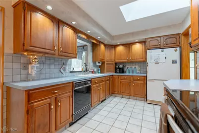 2025 S Plaza Drive, Akron, OH 44319 - Photo 7