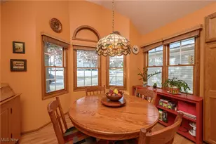 677 Sally Cir, Wadsworth, OH 44281 - Photo 9