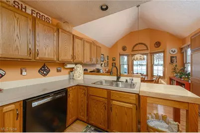 677 Sally Circle, Wadsworth, OH 44281 - Photo 7