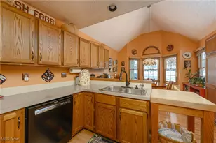 677 Sally Cir, Wadsworth, OH 44281 - Photo 7