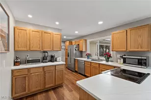 2426 Banbury Rd, Akron, OH 44333 - Photo 11