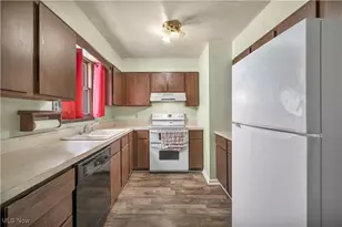 1310 Lindenwood Dr, Lorain, OH 44053 - Photo 3