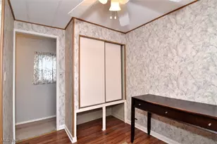 34424 Euclid Ave, Willoughby, OH 44094 - Photo 17