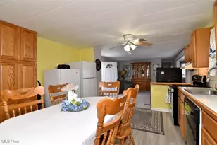 34424 Euclid Ave, Willoughby, OH 44094 - Photo 9