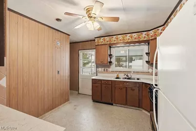 1405 Northmoreland Boulevard, Cuyahoga Falls, OH 44221 - Photo 9