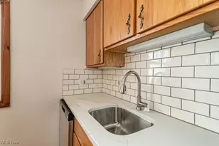 36548 Lakehurst Dr, Eastlake, OH 44095 - Photo 15