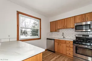 36548 Lakehurst Dr, Eastlake, OH 44095 - Photo 11